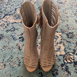 Bcbg Nude gray booties western boho chic 7, 6.5